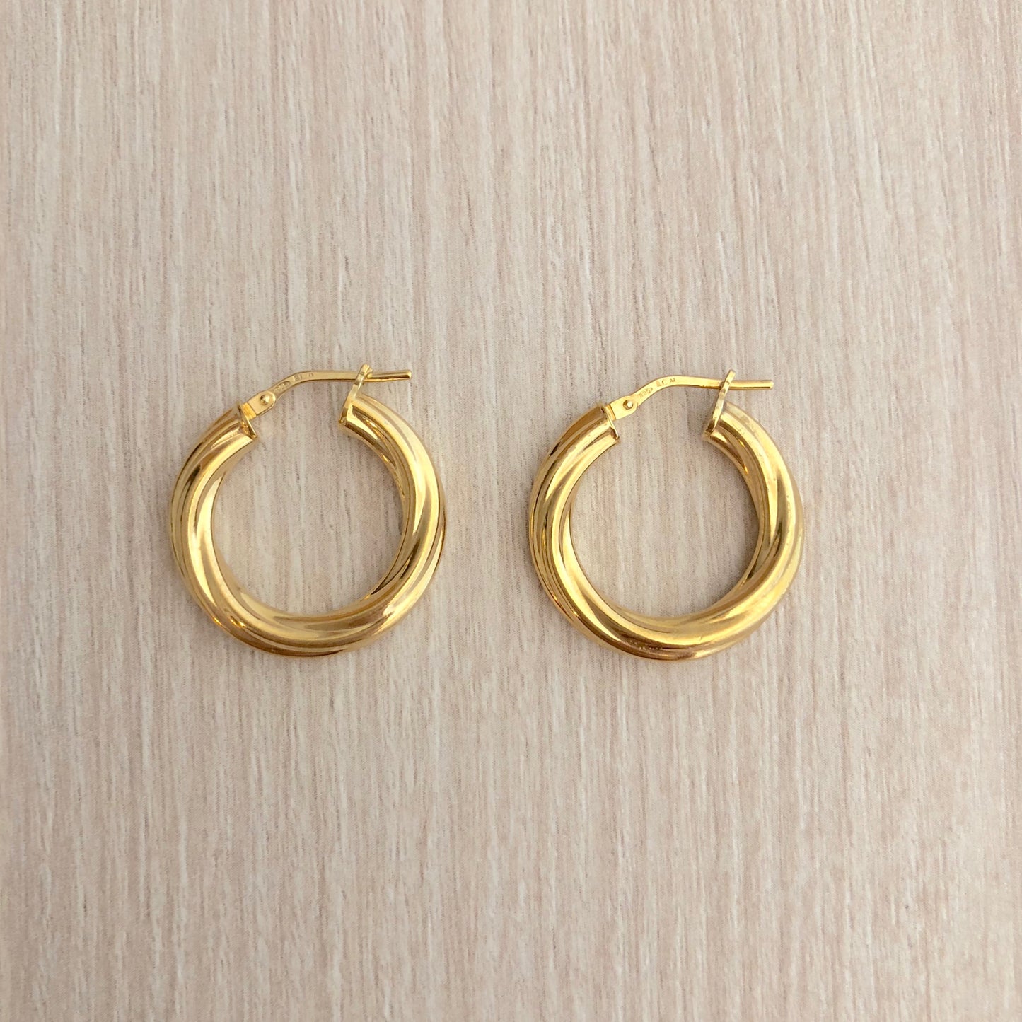 Pendientes Aro Mediano rizado de Plata con Baño de Oro