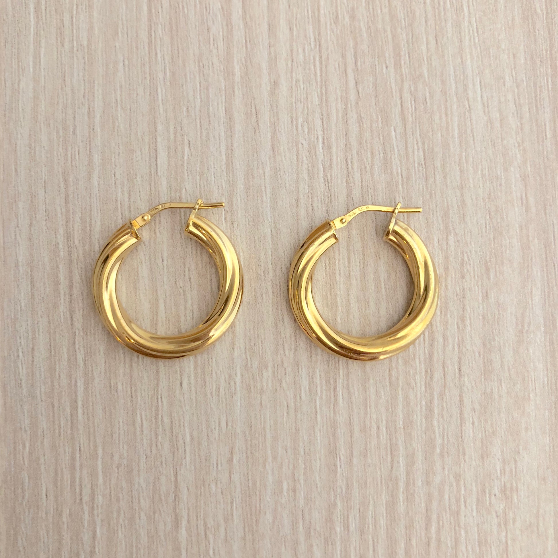 Pendientes Aro Mediano rizado de Plata con Baño de Oro
