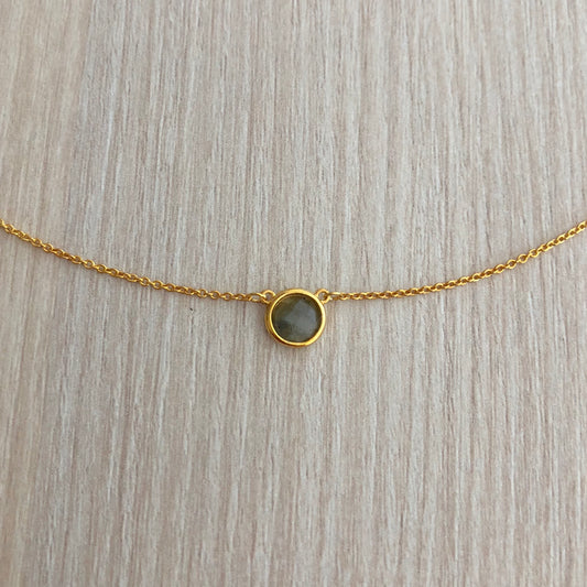 Collar de Plata con Baño de Oro y Piedra Semipreciosa Gris