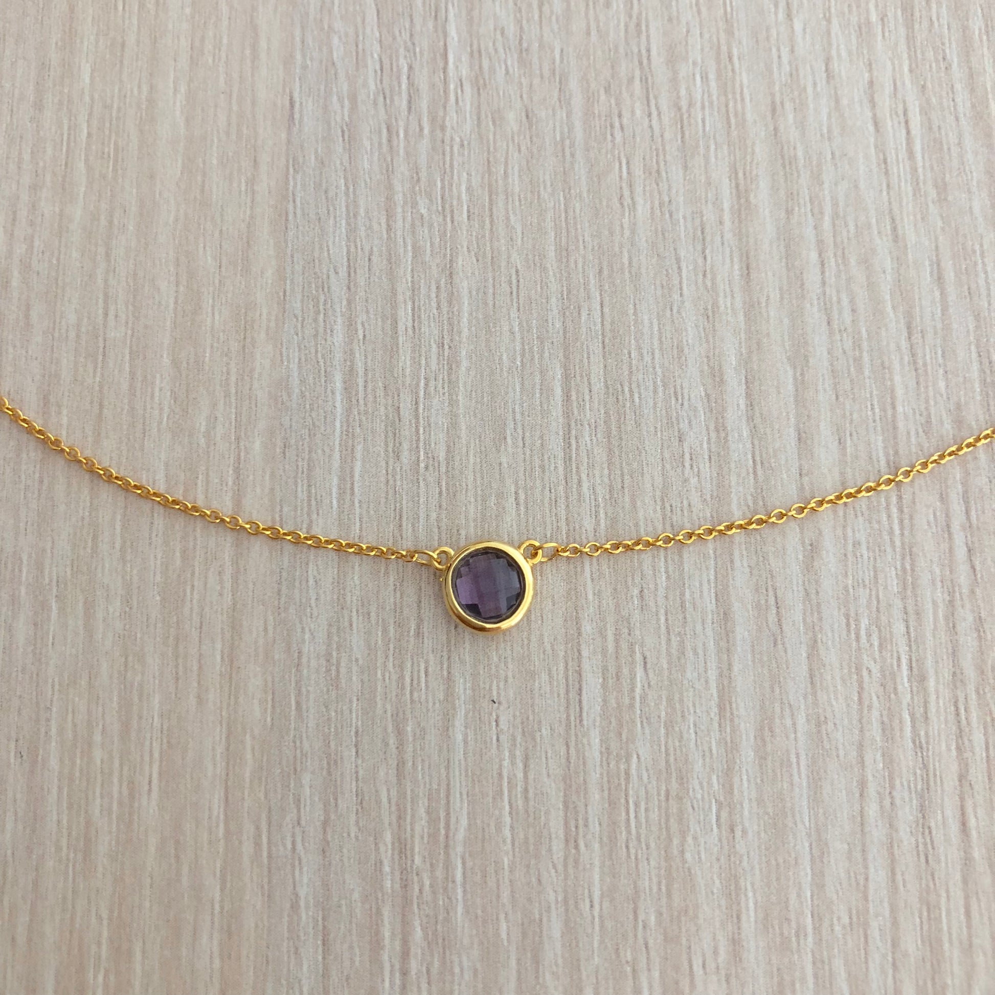 Collar de Plata con Baño de Oro y Piedra Semipreciosa Morada