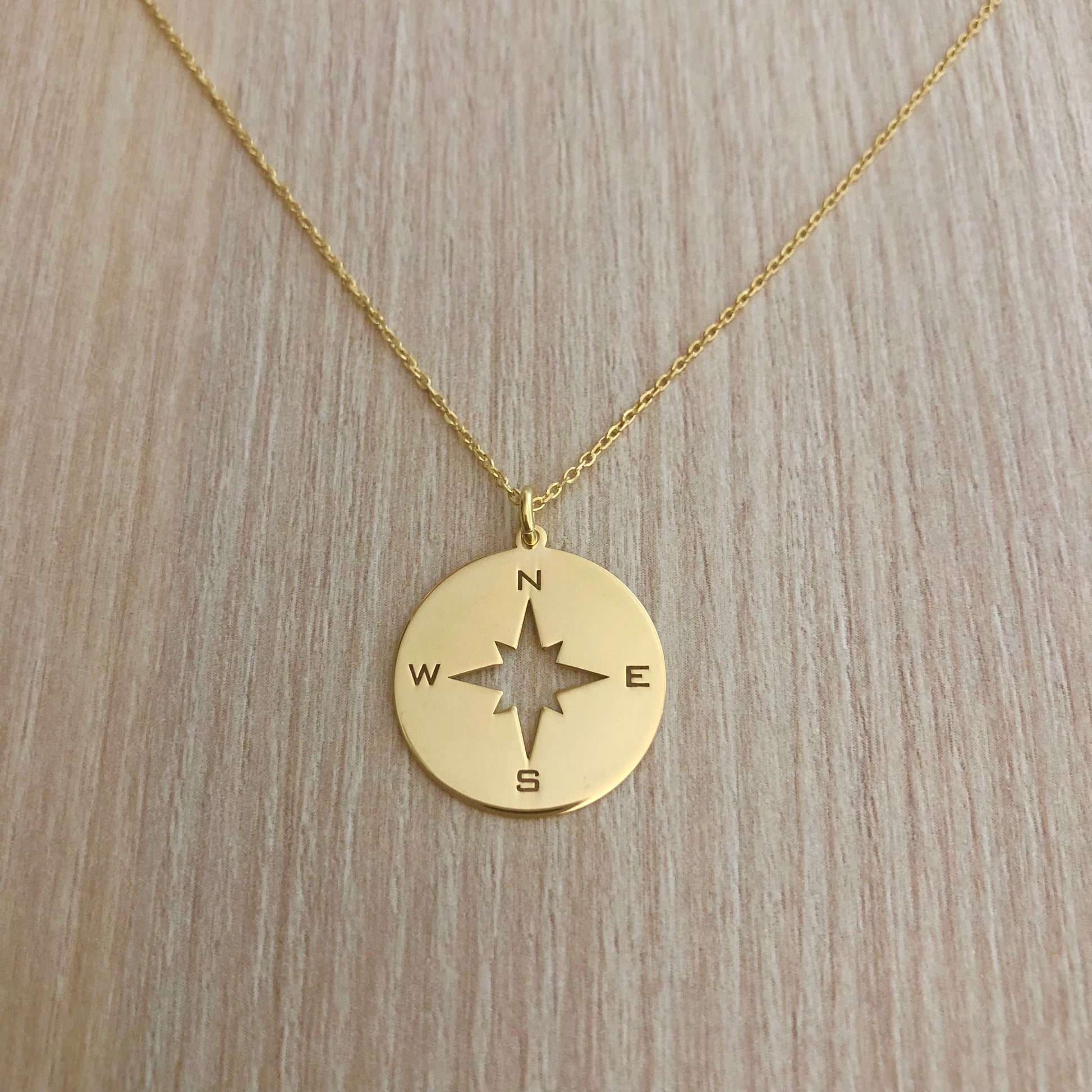 Collar Rosa de los Vientos de Plata con baño de Oro