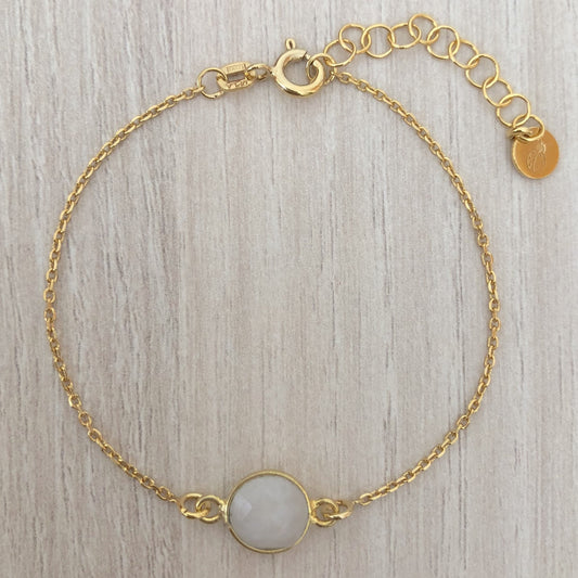 Pulsera de Plata con Baño de Oro y Piedra Semipreciosa Blanca