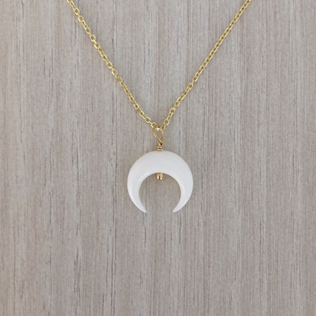 Collar Cuerno pequeño invertido de Plata con Baño de Oro y Hueso tallado a mano