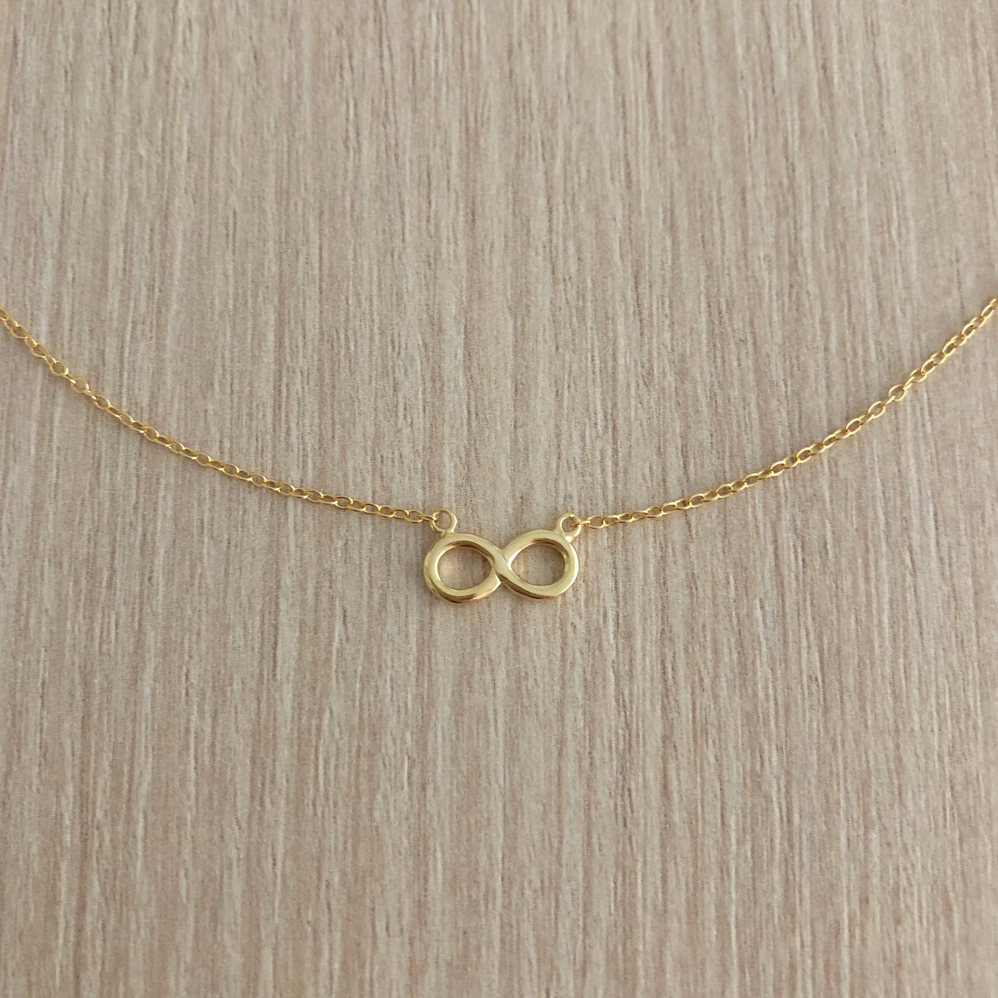 Collar Infinito de Plata con Baño de Oro