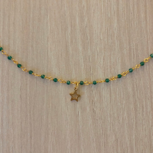Collar con Cadena de Piedras Semipreciosas Verdes con Estrella de Plata con Baño de Oro