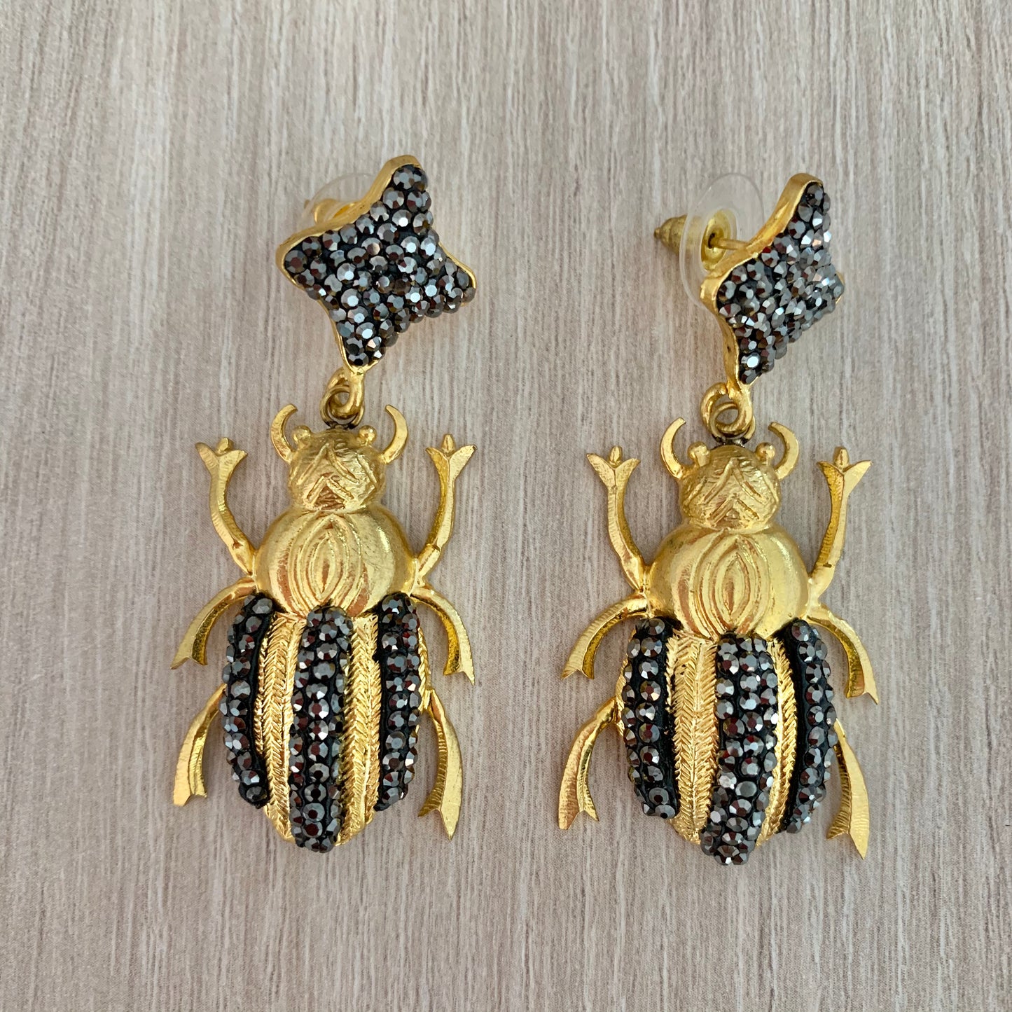 Pendientes Escarabajo con Baño de Oro y Cristales Swarovski