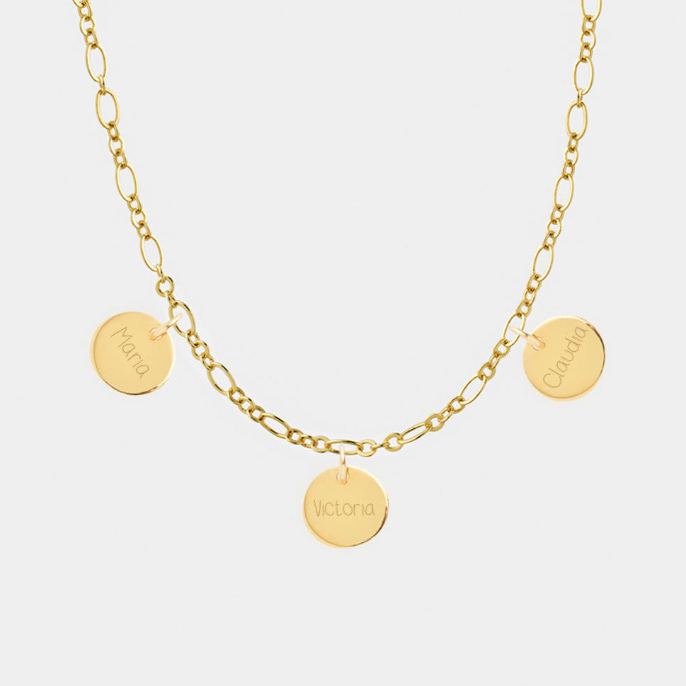 Collar Personalizado con Cadena Alternada Fina con Baño de Oro y Tres Medallas Medianas