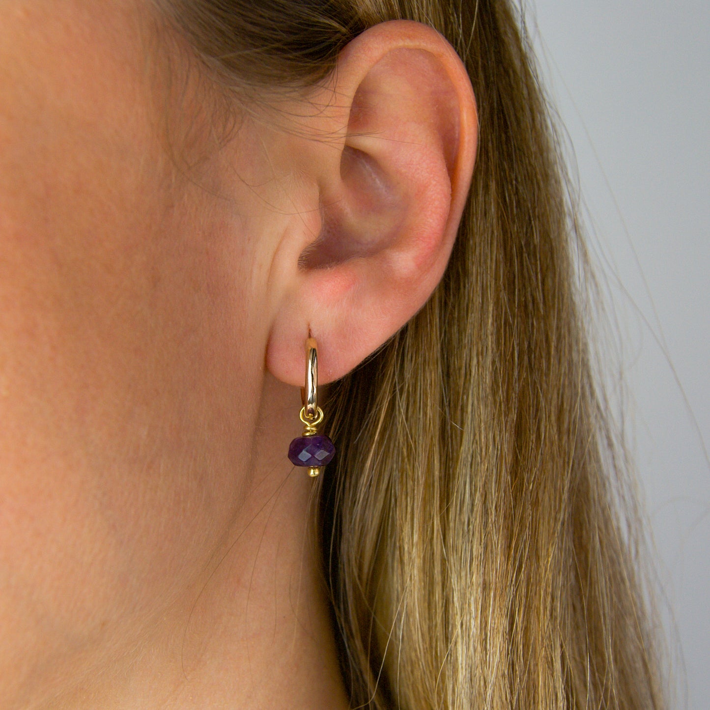 Pendientes Arito con Baño de Oro y Piedra Amatista