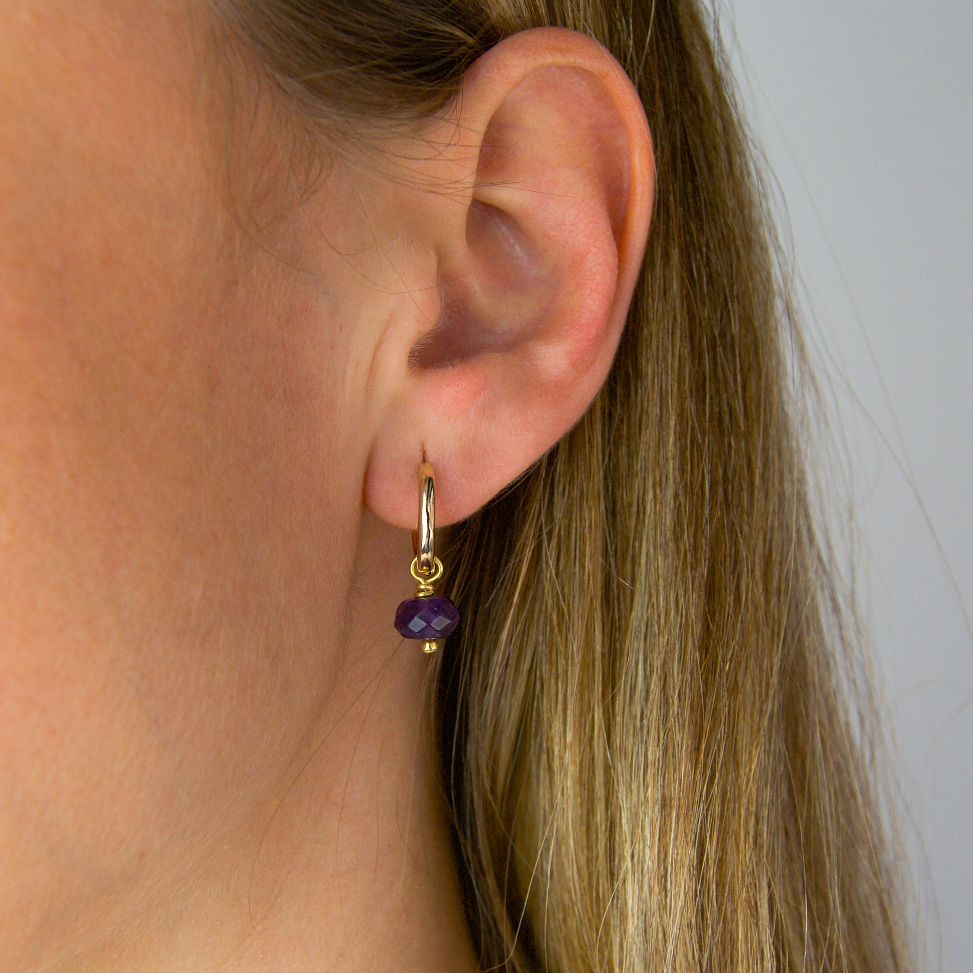 Pendientes Arito con Baño de Oro y Piedra Amatista