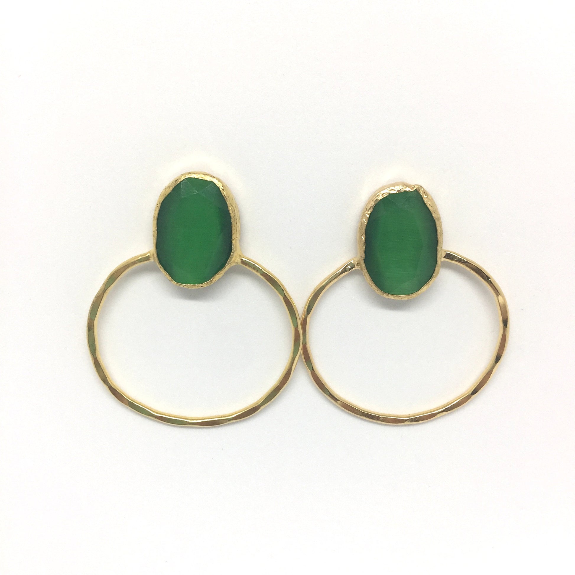 Pendientes fiesta piedra verde y baño de oro