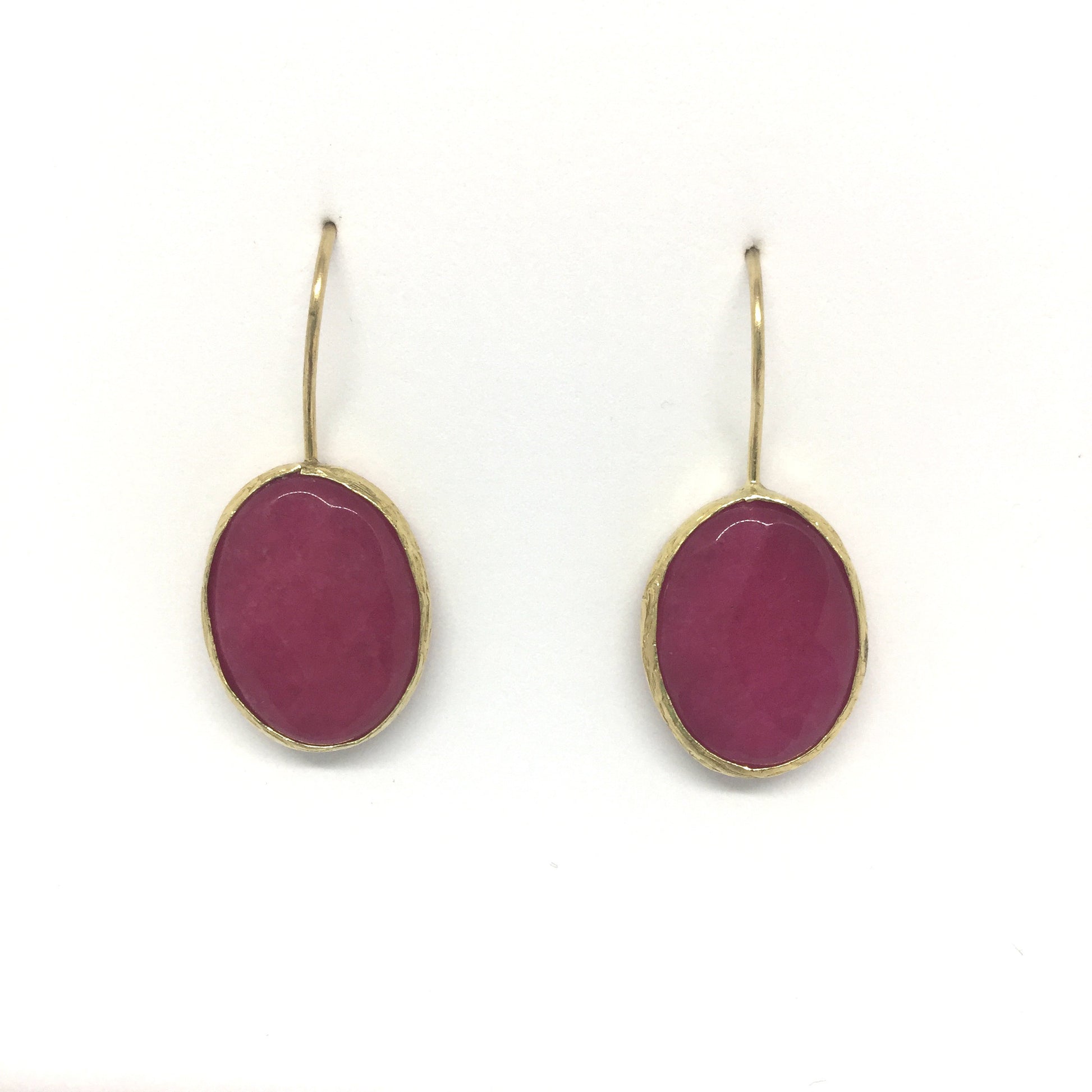 Pendientes con piedras colgantes de color rosa