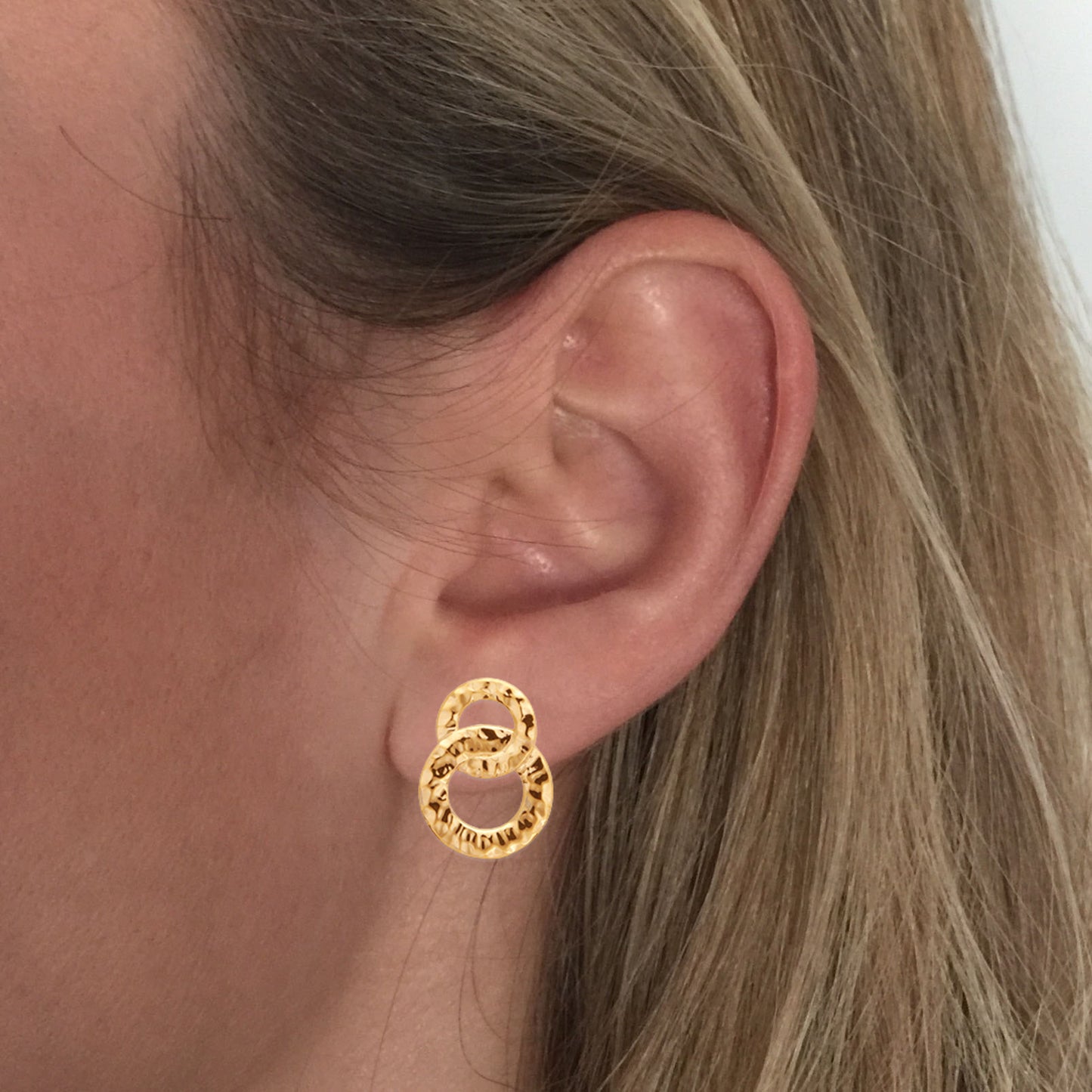 Pendientes Aros Entrelazados Martillados Baño de Oro