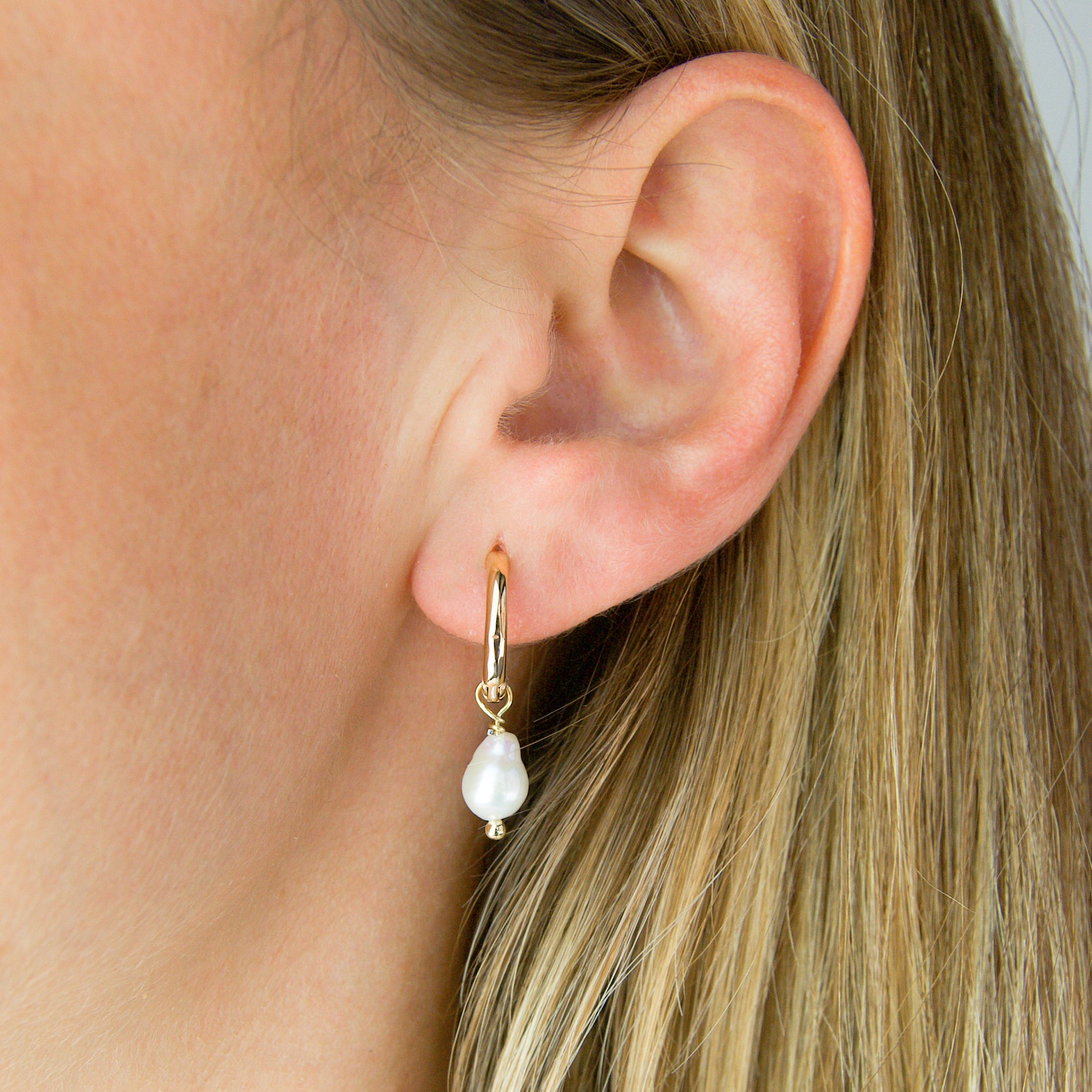 Pendientes Arito con Baño de Oro y Perla Pera