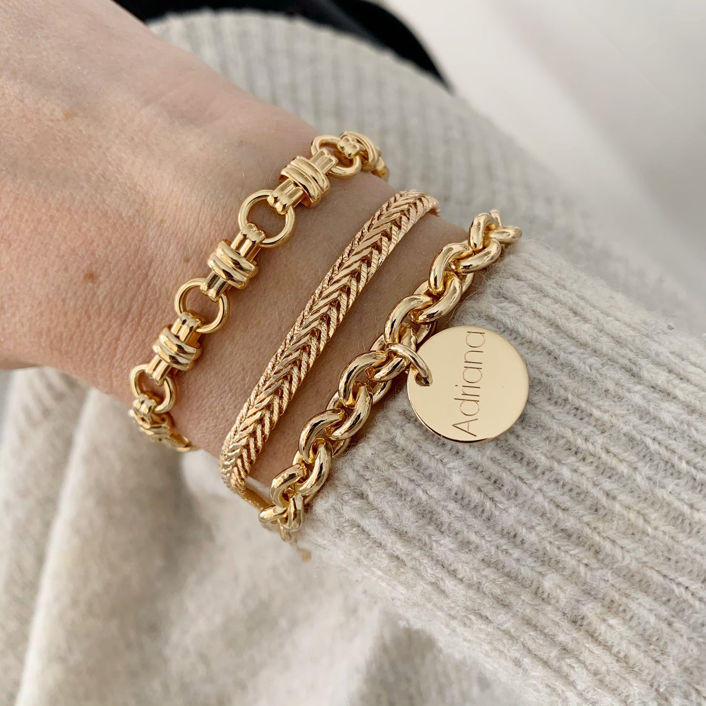 Pulsera Personalizada con Cadena Gruesa con Baño de oro y una medalla