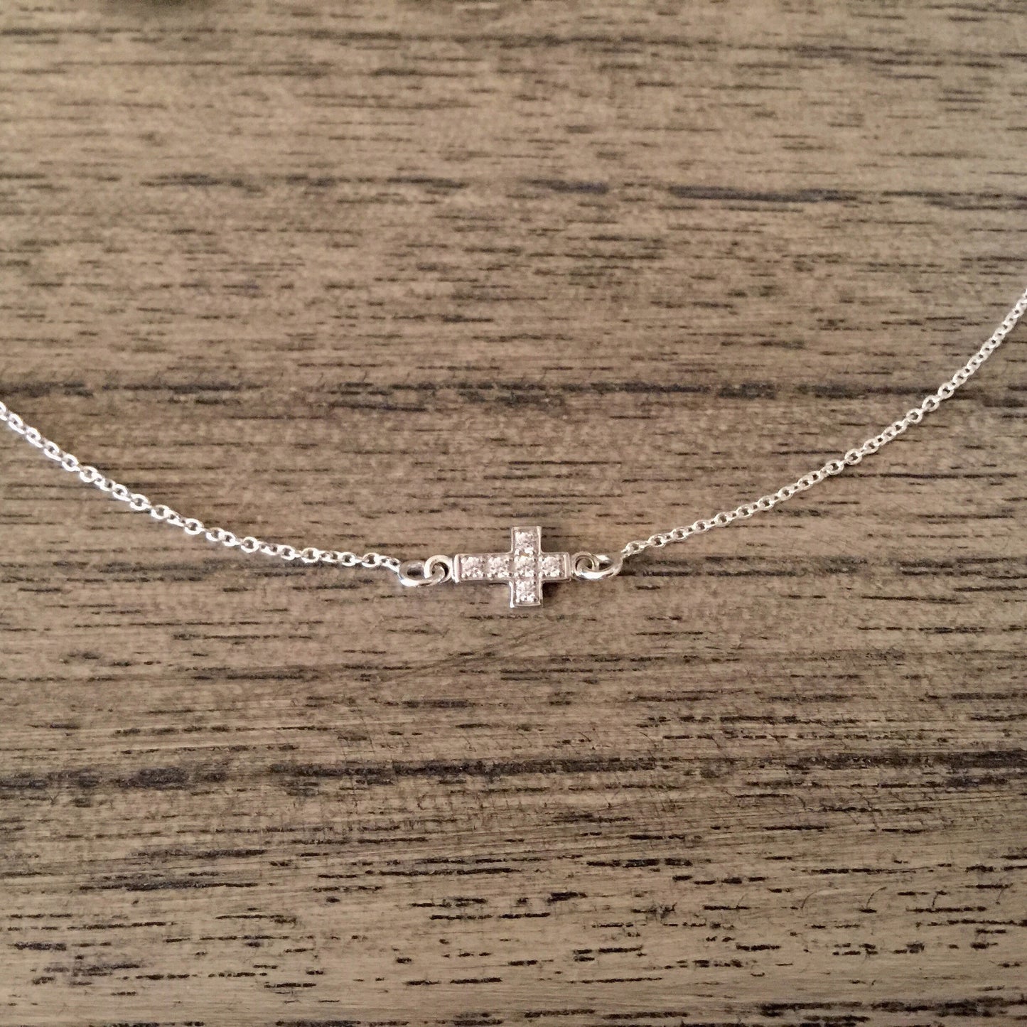 Collar con Cruz y Circonitas