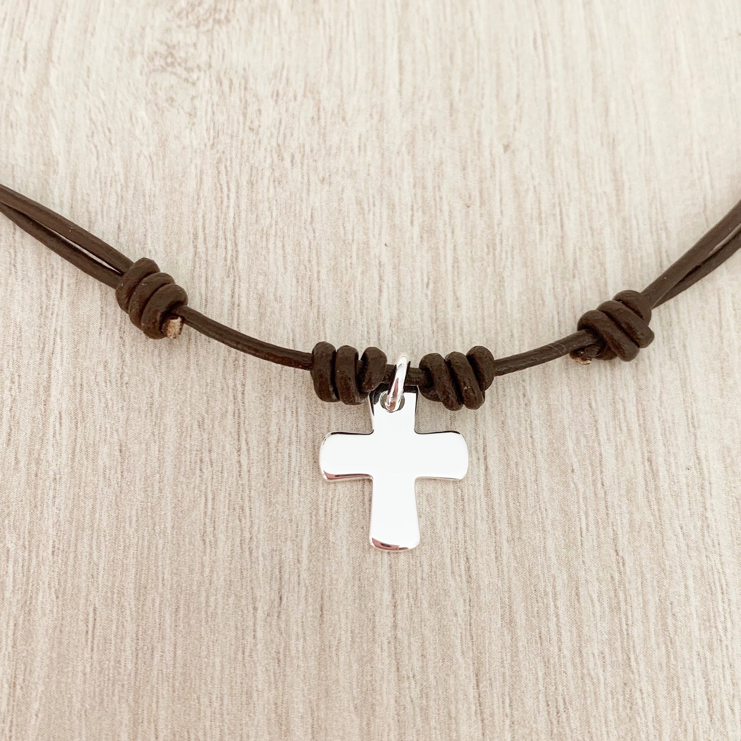 Collar de Cuero con Cruz de Plata para Niña o Niño personalizable